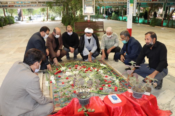 در هفته دفاع مقدس برگزار شد: 

مراسم غبار روبی مزار شهید گمنام پردیس حضرت معصومه(س) و گلزار شهدای قم 2