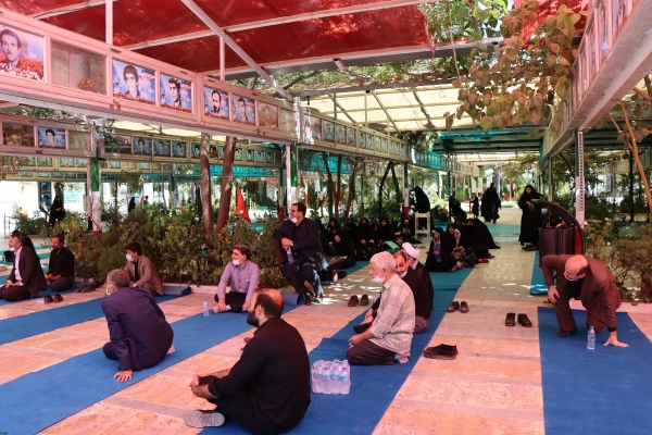 در هفته دفاع مقدس برگزار شد: 

مراسم غبار روبی مزار شهید گمنام پردیس حضرت معصومه(س) و گلزار شهدای قم 2