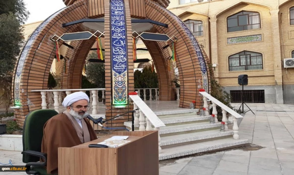 به مناسبت دهه مبارک فجر و همزمان با مراسم غبارروبی مزار شهدای سراسر کشور:

غبارروبی و عطرافشانی شهید گمنام مدفون در پردیس حضرت معصومه(س) قم 2