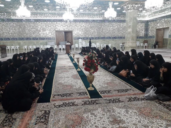 شرکت دانشجومعلمان در مراسم غبارروبی حرم مطهر حضرت معصومه(س) 2