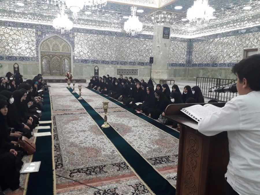 شرکت دانشجومعلمان در مراسم غبارروبی حرم مطهر حضرت معصومه(س) 2