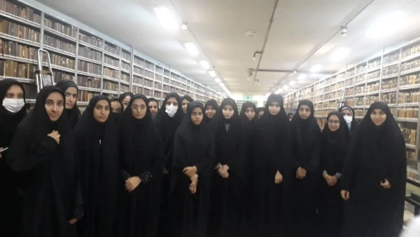 به مناسبت هفته کتاب و کتابخوانی انجام شد:

بازدید از کتابخانه بزرگ آیت الله مرعشی نجفی (ره)  2