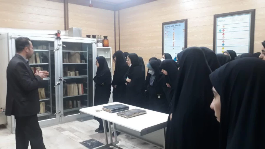 به مناسبت هفته کتاب و کتابخوانی انجام شد:

بازدید از کتابخانه بزرگ آیت الله مرعشی نجفی (ره)  2