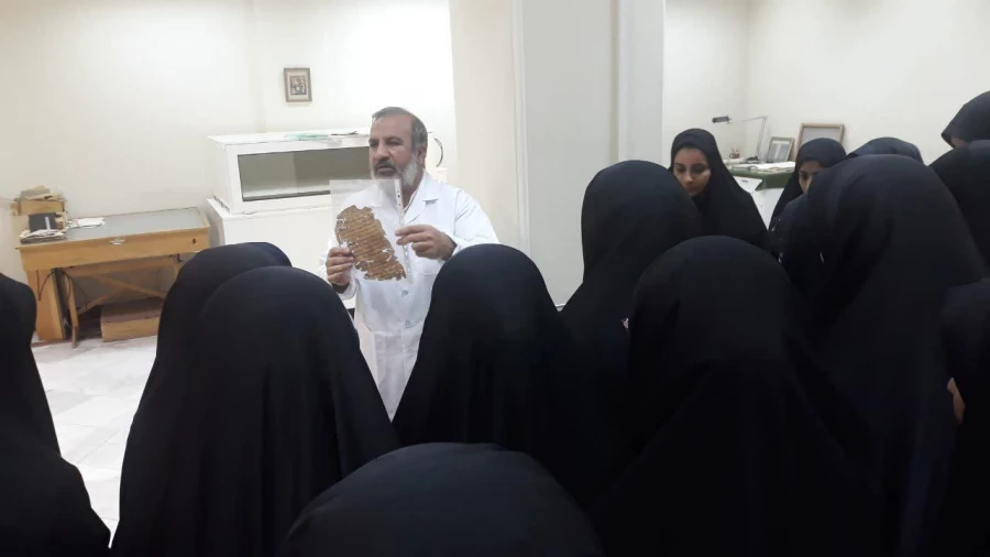 به مناسبت هفته کتاب و کتابخوانی انجام شد:

بازدید از کتابخانه بزرگ آیت الله مرعشی نجفی (ره)  2