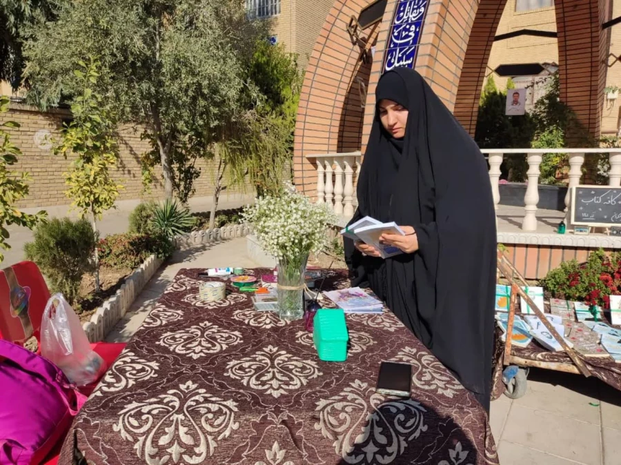 برگزاری کافه کتاب به مناسبت هفته کتاب 2