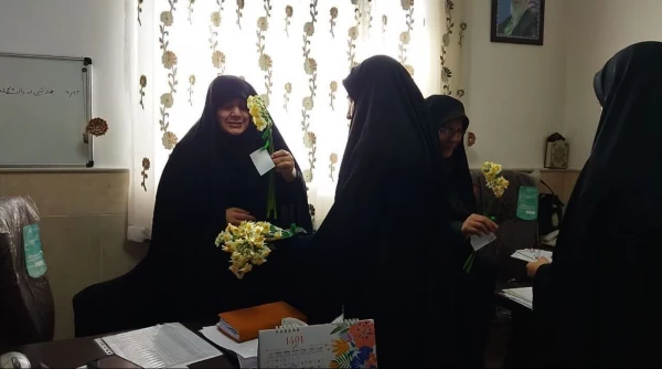 غبارروبی مزار مطهر شهید گمنام مدفون در پردیس حضرت معصومه(س)  2