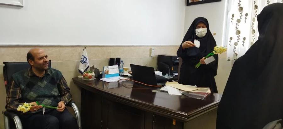 غبارروبی مزار مطهر شهید گمنام مدفون در پردیس حضرت معصومه(س)  2