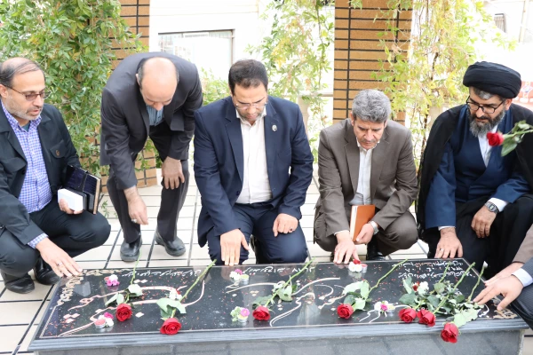ادای احترام به مزار شهید گمنام توسط دکتر صحرایی ، آبان 1401
