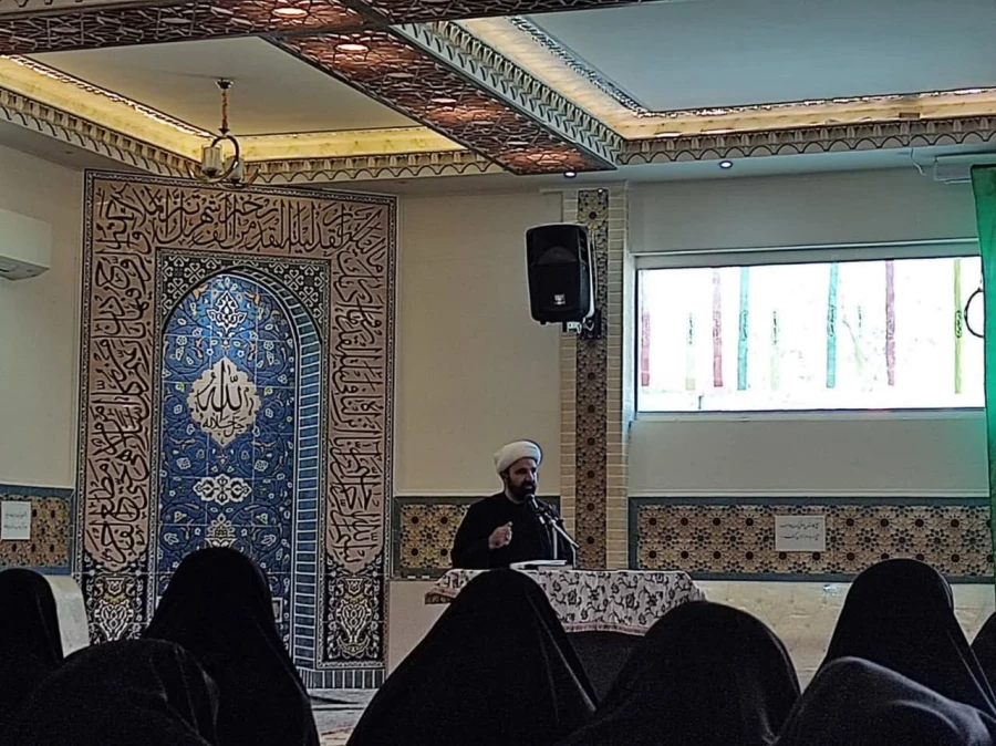 در دوشنبه فرهنگی برگزار شد: 

 جلسه درس هایی از نهج البلاغه  2