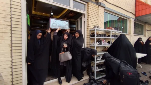 در ایام دهه فاطمیه برگزار شد:

 استقبال از پیکر شهید خوشنام دفاع مقدس در پردیس حضرت معصومه(س) 2