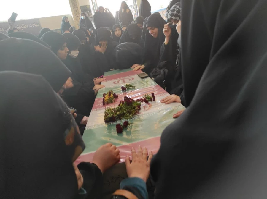 در ایام دهه فاطمیه برگزار شد:

 استقبال از پیکر شهید خوشنام دفاع مقدس در پردیس حضرت معصومه(س) 2