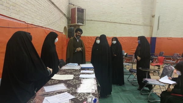 بازدید مدیر امور پردیس های دانشگاه فرهنگیان استان قم از محل برگزاری امتحانات پایان نیمسال اول 2