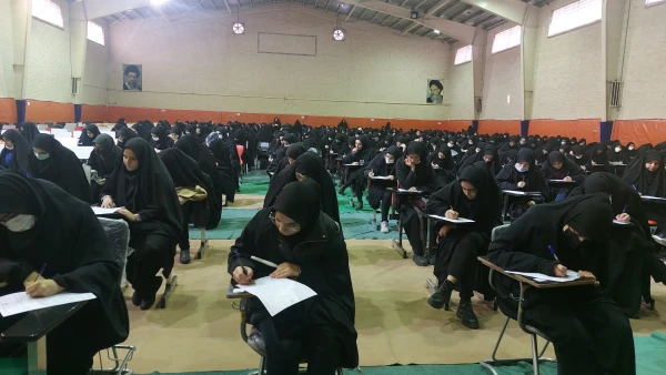 بازدید مدیر امور پردیس های دانشگاه فرهنگیان استان قم از محل برگزاری امتحانات پایان نیمسال اول 3