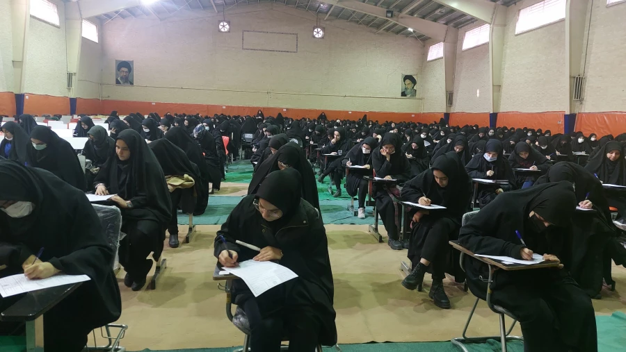 بازدید مدیر امور پردیس های دانشگاه فرهنگیان استان قم از محل برگزاری امتحانات پایان نیمسال اول 3