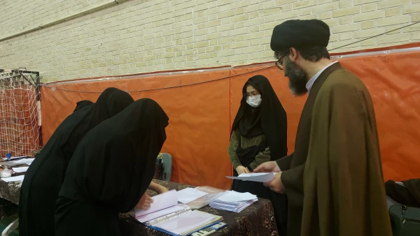 بازدید مدیر امور پردیس های دانشگاه فرهنگیان استان قم از محل برگزاری امتحانات پایان نیمسال اول 5