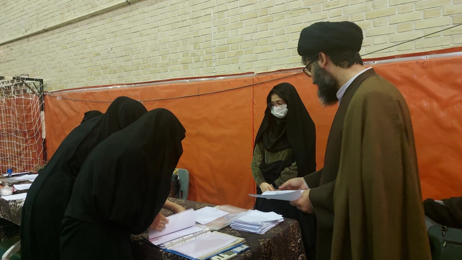 بازدید مدیر امور پردیس های دانشگاه فرهنگیان استان قم از محل برگزاری امتحانات پایان نیمسال اول 5