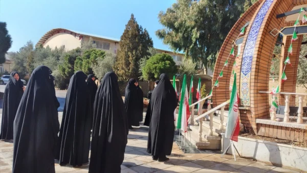 با حضور مسؤولان، کارکنان و تعدادی از دانشجومعلمان پردیس حضرت معصومه(س) انجام شد: 

تجدید میثاق با آرمان های رهبر کبیر انقلاب و شهدا 2