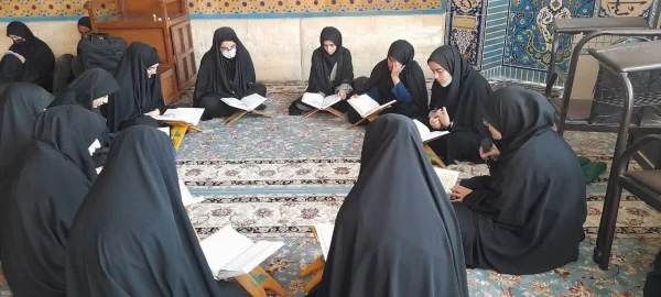 با حضور اساتید، کارکنان و دانشجومعلمان پردیس حضرت معصومه(س) برگزار می شود:

محفل انس با قرآن کریم در ماه مبارک رمضان 
 2