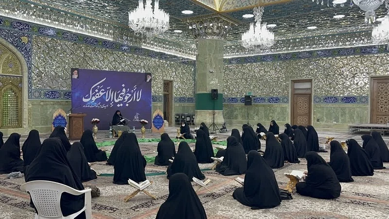 با حضور دانشجومعلمان پردیس حضرت معصومه(س) برگزار شد: 

محفل انس با قرآن در حرم مطهر 2