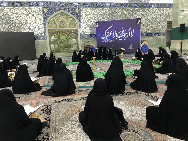 با حضور دانشجومعلمان پردیس حضرت معصومه(س) برگزار شد: 

محفل انس با قرآن در حرم مطهر 2
