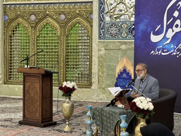 با حضور دانشجومعلمان پردیس حضرت معصومه(س) برگزار شد: 

محفل انس با قرآن در حرم مطهر 2