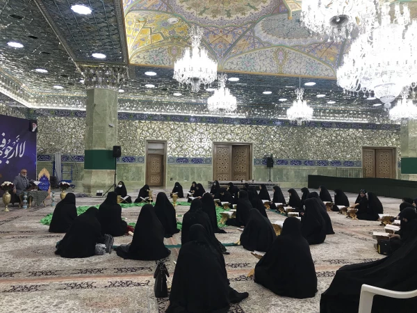 با حضور دانشجومعلمان پردیس حضرت معصومه(س) برگزار شد: 

محفل انس با قرآن در حرم مطهر 2