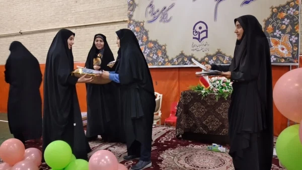 با حضور مدیر کل آموزش و پرورش استان قم برگزار شد: 

برگزاری مراسم گرامیداشت هفته معلم 2