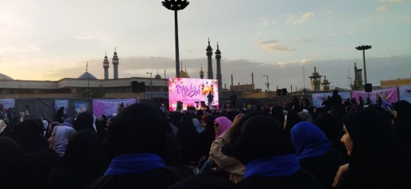 دانشجومعلمان پردیس حضرت معصومه(س) حضور یافتند: 

گردهمایی دختران دانشجو به مناسبت میلاد حضرت معصومه(س) و روز دختر در حرم مطهر    2