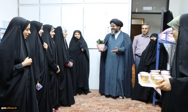 به مناسبت تولد بانوی کرامت حضرت فاطمه معصومه(س) و روز دختر انجام شد:

حضور سرزده موسوی مدیر امور پردیس های استان در سرای دانشجویی پردیس خواهران
 2