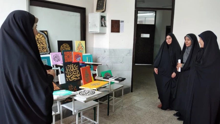 برگزاری نمایشگاه از دستاوردهای هنری دانشجومعلمان پردیس حضرت معصومه(س) 2