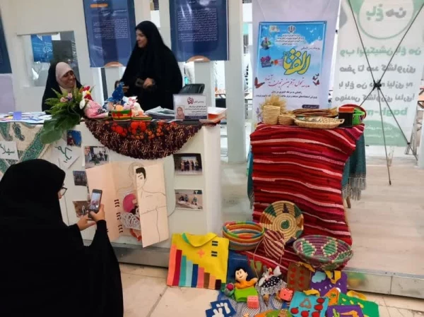 بازدید دانشجومعلمان پردیس حضرت معصومه (س) از نمایشگاه «الف تا»  2