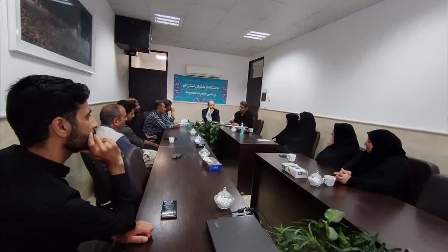 با حضور رئیس اداره منابع انسانی دانشگاه فرهنگیان استان قم برگزار شد: 

جلسه اداری با کارکنان شرکتی پردیس حضرت معصومه(س) 2