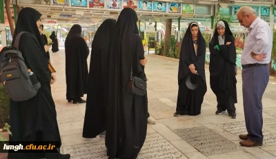 به مناسبت هفته دفاع مقدس توسط دانشجومعلمان پردیس حضرت معصومه(س) انجام شد: 

عطرافشانی مزار شهدای گلزار شهدا 