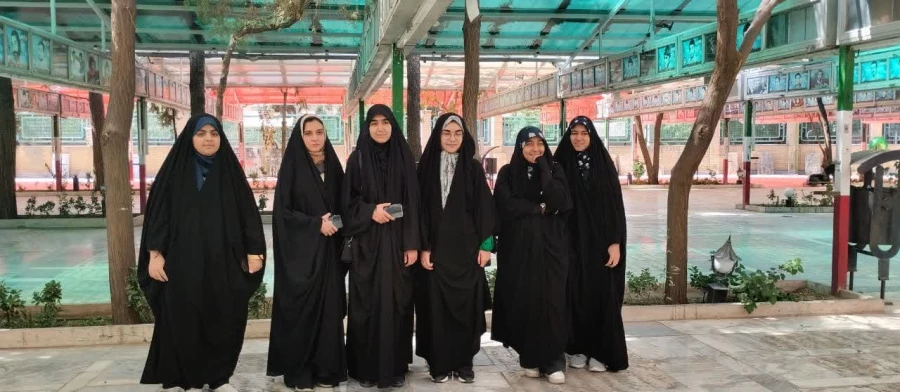 به مناسبت هفته دفاع مقدس توسط دانشجومعلمان پردیس حضرت معصومه(س) انجام شد: 

عطرافشانی مزار شهدای گلزار شهدا  2