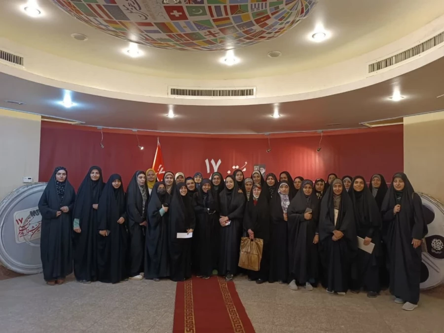 حضور دانشجو معلمان فرهنگیان پردیس حضرت معصومه(س) در نخستین جشنواره فیلم ۱۷  2