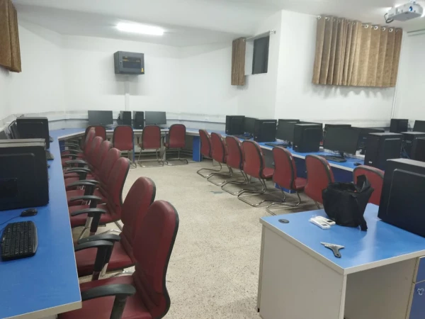 با حضور مدیر امور پردیس های دانشگاه فرهنگیان استان قم انجام شد:

 افتتاح سایت رایانه شماره ۲ پردیس حضرت معصومه(س) 2