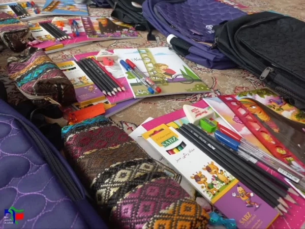 به مناسبت آغاز سال تحصیلی انجام شد: 

اهدای لوازم مورد نیاز به دانش آموزان کم برخوردار     2