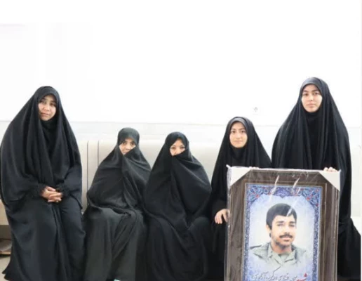 به مناسبت روز دانش آموز انجام شد: 

دیدار با خانواده شهید دانش آموز محمد غلامی رکن آبادی 2