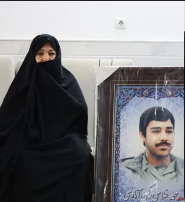 به مناسبت روز دانش آموز انجام شد: 

دیدار با خانواده شهید دانش آموز محمد غلامی رکن آبادی 2