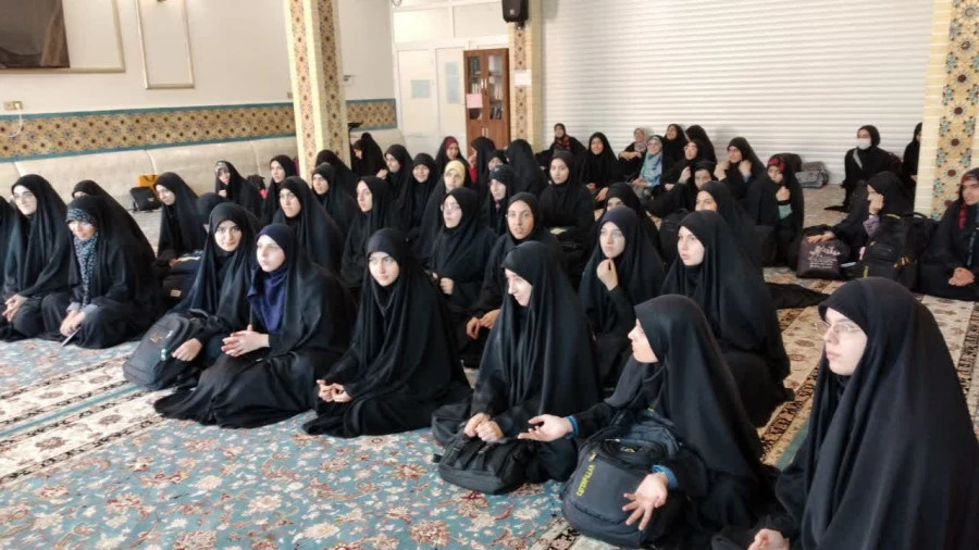 برگزاری نشست صمیمی مسؤولان و دانشجومعلمان پردیس حضرت معصومه(س) 2