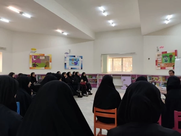 در راستای همکاری های دانشگاه فرهنگیان استان قم و کانون پرورش فکری کودکان و نوجوانان برگزار شد: دومین کارگاه قصه گویی     2