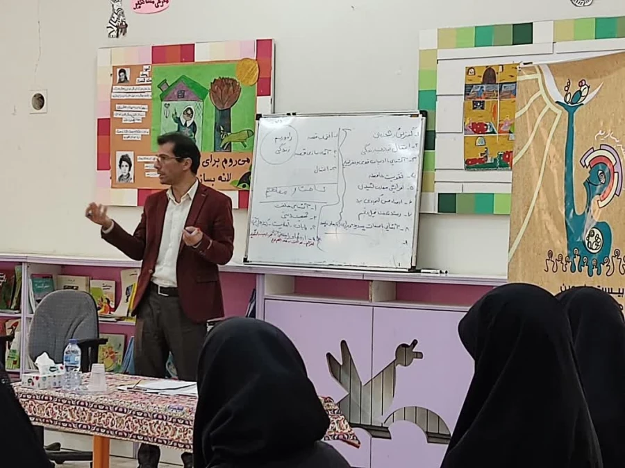 در راستای همکاری های دانشگاه فرهنگیان استان قم و کانون پرورش فکری کودکان و نوجوانان برگزار شد: دومین کارگاه قصه گویی     4