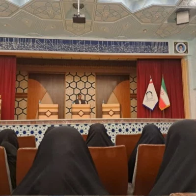 به مناسبت هفته کتاب و کتابخوانی انجام شد: 

بازدید از کتابخانه مؤسسه آموزشی و پژوهشی امام خمینی(ره)  2