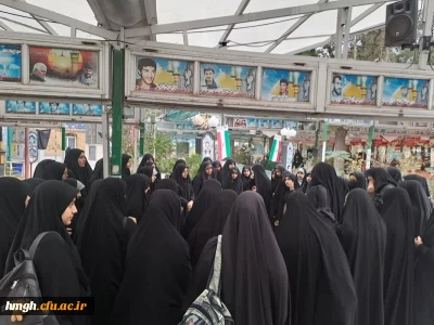 در آستانه بزرگداشت هفته بسیج توسط دانشجومعلمان پردیس حضرت معصومه(س) انجام شد: 

غبارروبی مزار شهدا در گلزار شهدای قم     