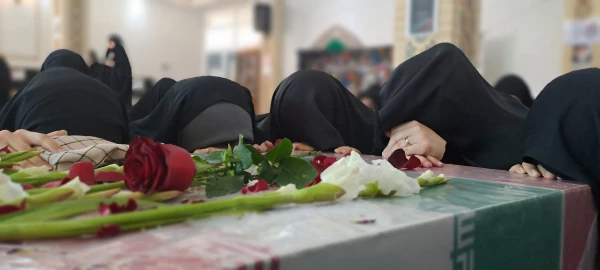 با حضور دانشجومعلمان پردیس حضرت معصومه(س) برگزار شد:

مراسم استقبال از شهید گمنام  2