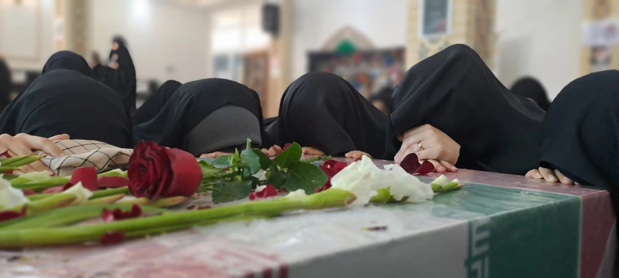 با حضور دانشجومعلمان پردیس حضرت معصومه(س) برگزار شد:

مراسم استقبال از شهید گمنام  2