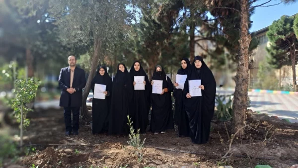 کاشت نهال به نیابت از شهدا توسط مسؤولان و دانشجومعلمان در پردیس حضرت معصومه(س) 2