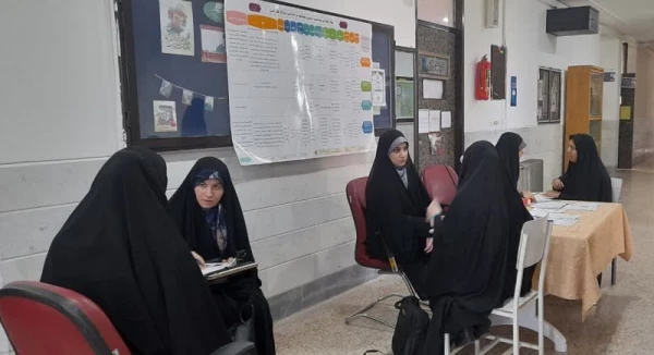 در هفته بزرگداشت مقام معلم انجام شد: 

ویزیت رایگان از دانشجومعلمان پردیس حضرت معصومه (س) توسط متخصصان طب سنتی ایرانی 2