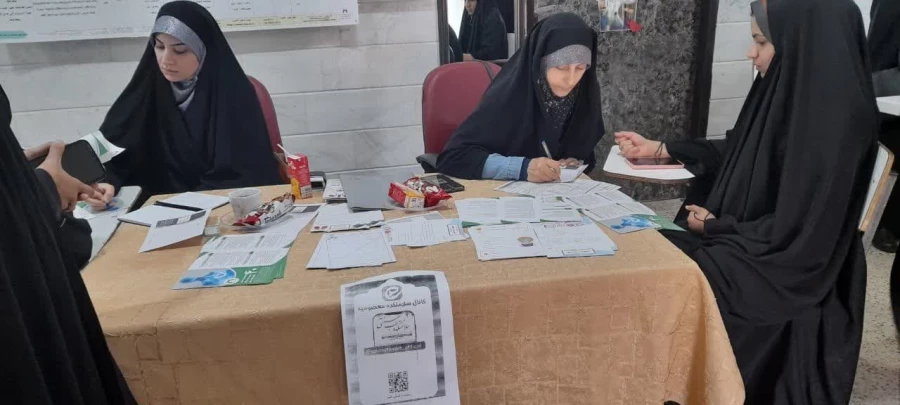 در هفته بزرگداشت مقام معلم انجام شد: 

ویزیت رایگان از دانشجومعلمان پردیس حضرت معصومه (س) توسط متخصصان طب سنتی ایرانی 2