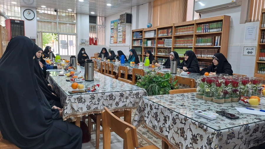 به مناسبت دهه سرآمدی آموزش و هفته بزرگداشت مقام معلم برگزار شد:

جلسه دورهمی اعضای هیئت علمی و مأموران آموزشی با مسئولین پردیس حضرت معصومه (س) 2